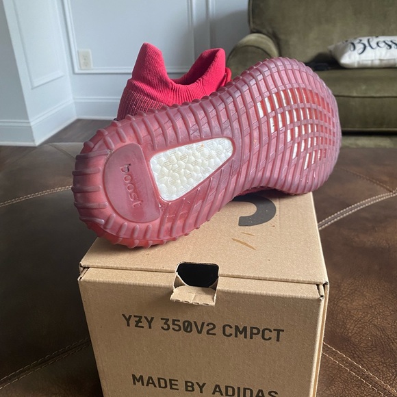Yeezy 350 V2 compact red special edition - Picture 1 of 10